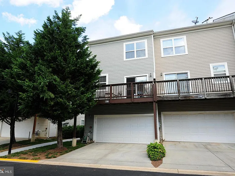 21786 Dragons Green Sq — Photo 21