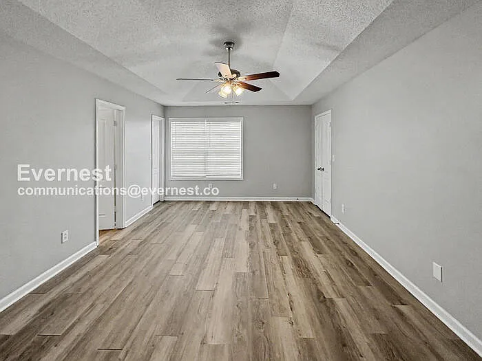 8609 Thomas Ln — Photo 10