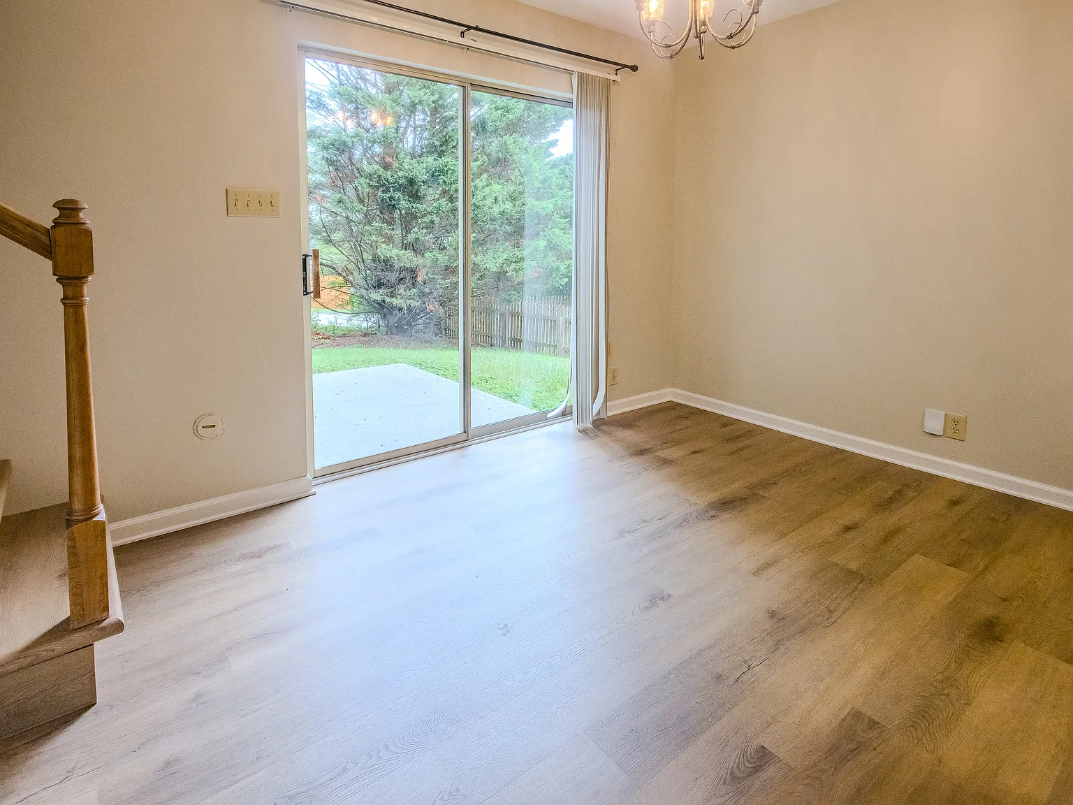 3 bed, 2.5 bath, 1406 sqft, $2,200 — Photo 4