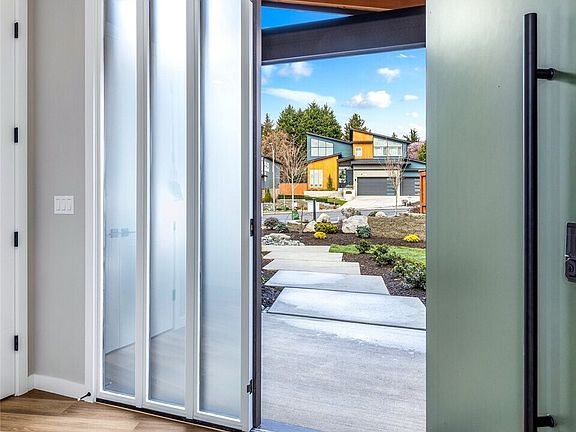 3rd image of 10035 NE 196th. Place