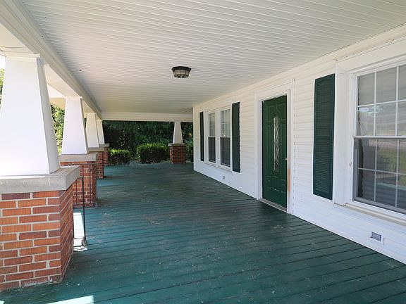 4th image of 302 S Main St.