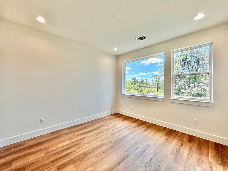 5605 Samuel Huston Ave #2 — Photo 11