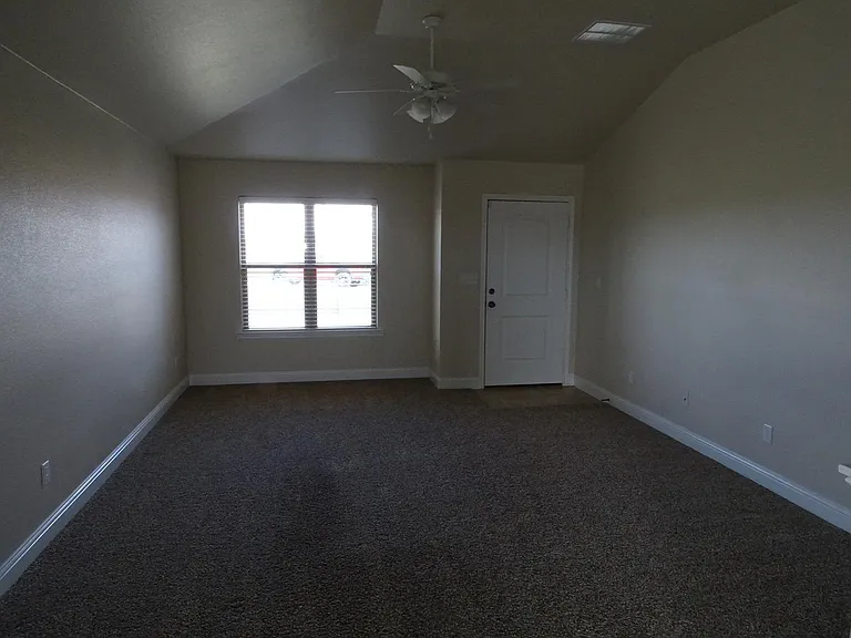 11107 Everett Ave — Photo 3