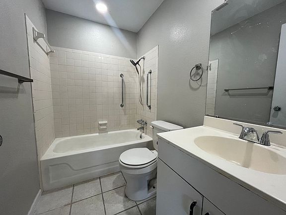5th image of 1712 W House St APT B
