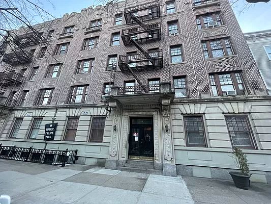2nd image of 110 Cambridge Pl APT 2D