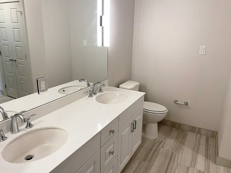 1514 E 15th St #2 — Photo 6
