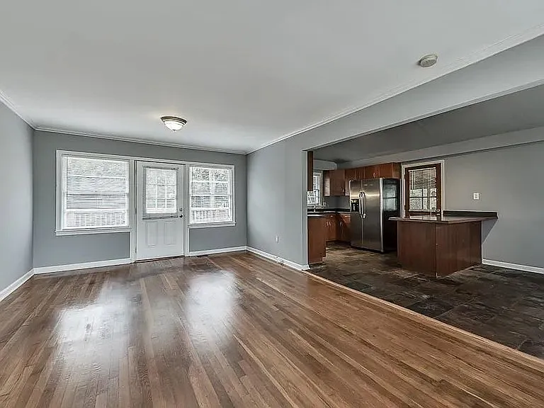 3129 Robin Rd — Photo 2