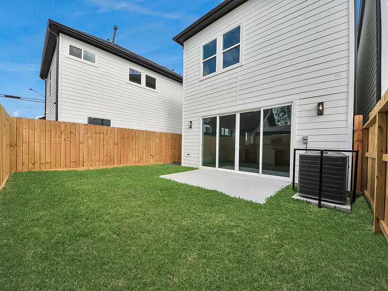 2408 Lorraine St — Photo 39