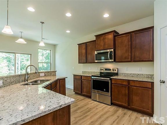 4th image of 427 River Dell Townes Ave