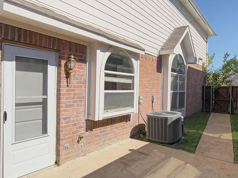 6418 Wildhaven Dr — Photo 33