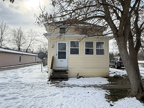 2321 W Main St Photo 1