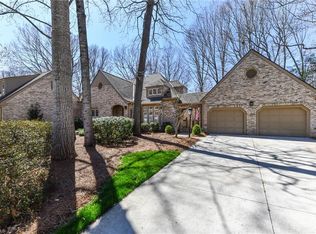 33 Sturbridge Ln, Greensboro, NC 27408