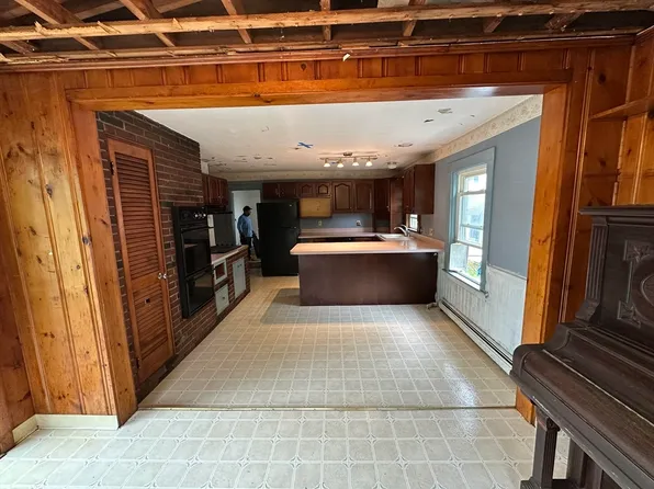 17 Middleton St, Milford, MA 01757