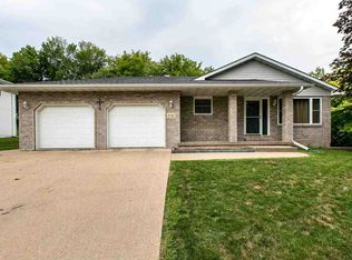 3197 Killarney Ct, Dubuque, IA 52001