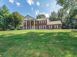 16618 Jamestown Forest Dr, Florissant, MO 63034