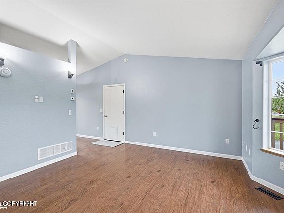5th image of 1425 S Williwaw Dr