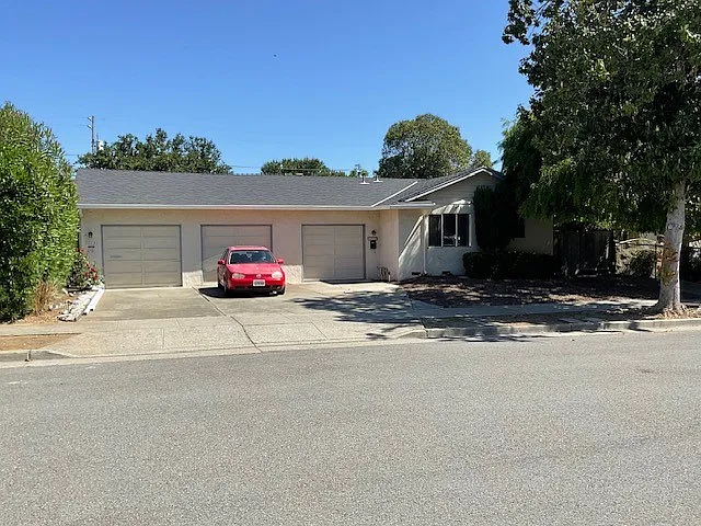 22731 Medina Ln photo 1