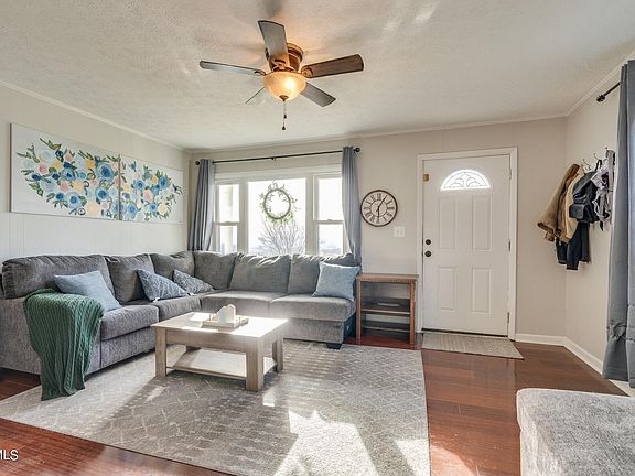5th image of 1520 Parton Dr