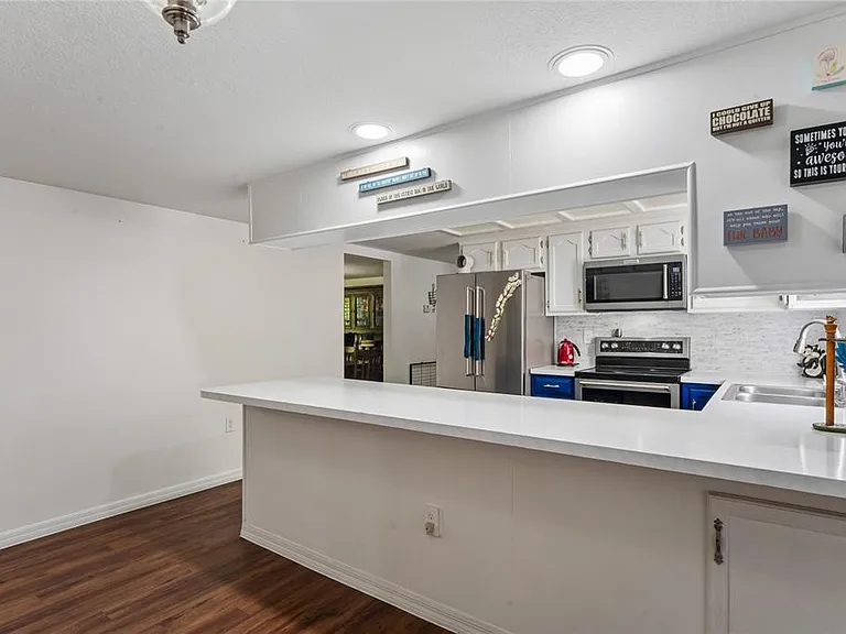 20424 Marguerite Rd — Photo 17