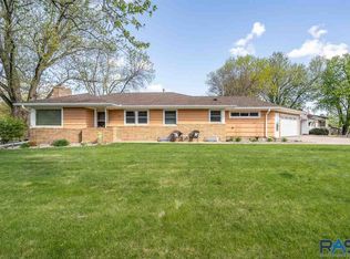 811 S Westmoor Dr, Sioux Falls, SD 57104