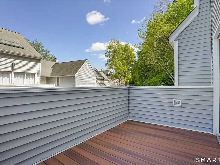 37 Wilton Crst #37 — Photo 8