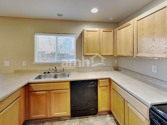 3rd image of 3910 S Quatar St