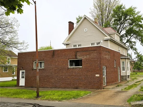 229 5th St, Elyria, OH 44035