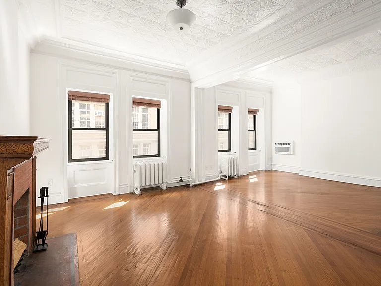 129 E 17th St #5 — Photo 3