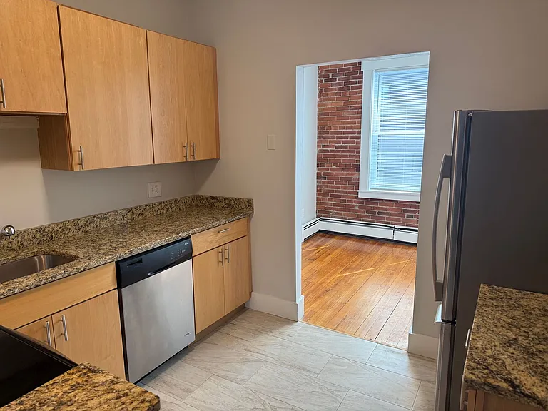 105 Main St — Photo 3
