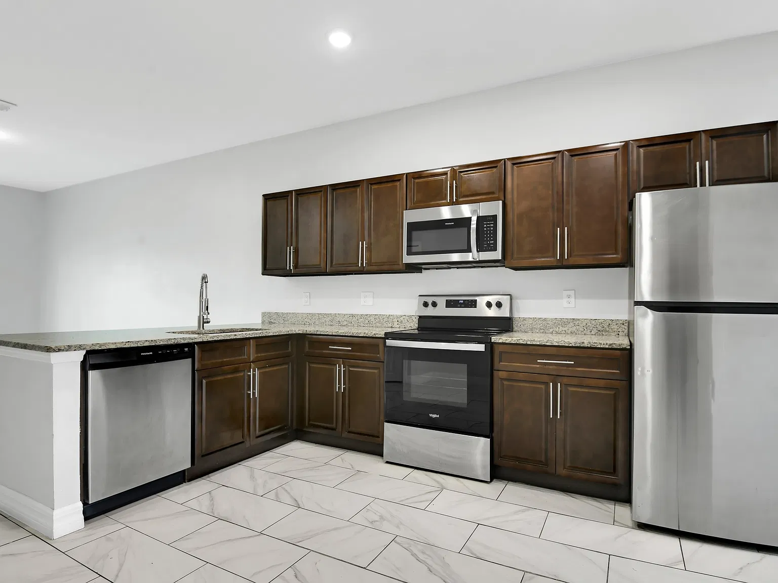 754 Mink Ct — Photo 2