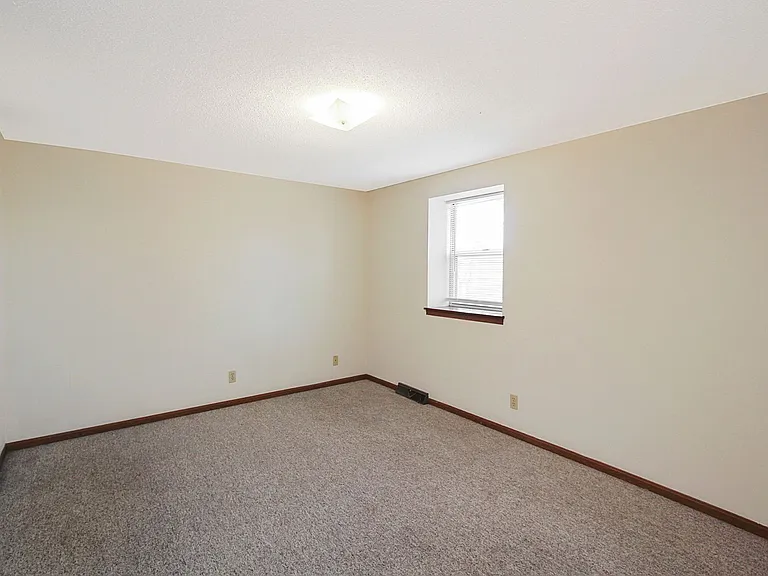 1207 Spurgeon Ct — Photo 9