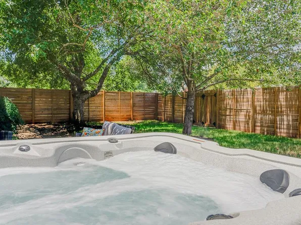 1008 Henrietta St, Fredericksburg, TX 78624