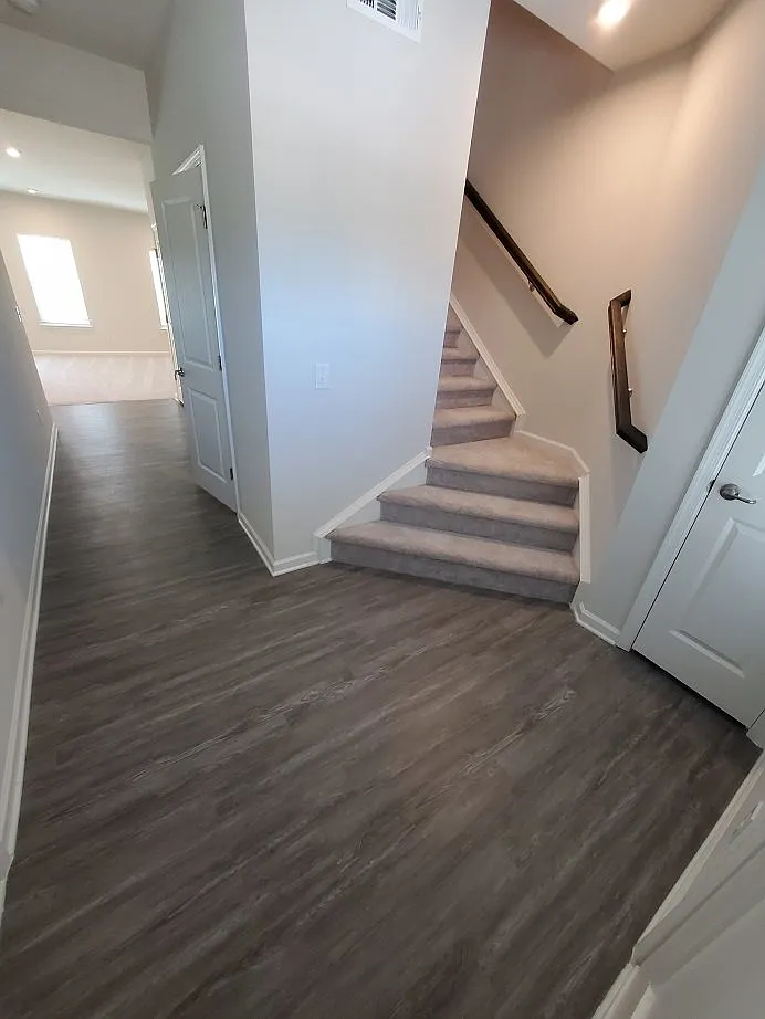 Building Photo - 437 Killarney Park