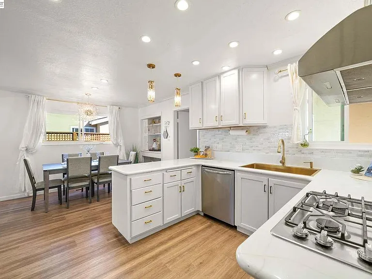 35290 Farnham Dr — Photo 21