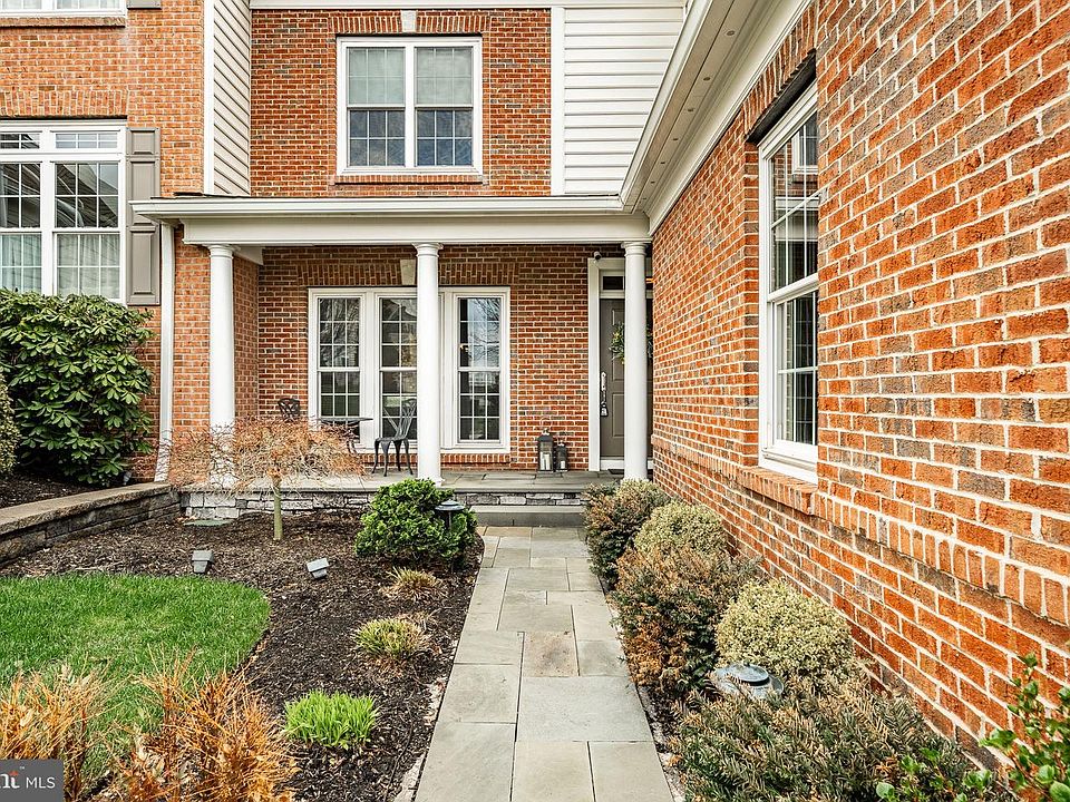 1st image of 313 S Caldwell Cir