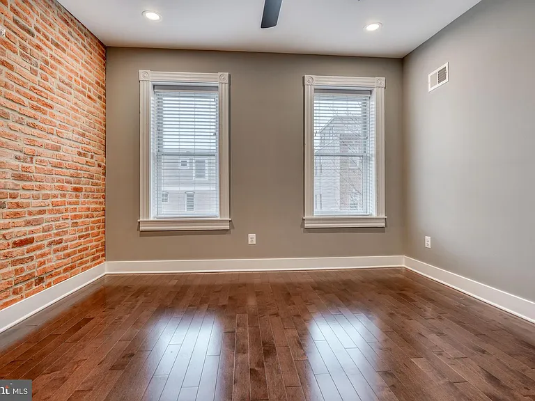 939 S Baylis St — Photo 27