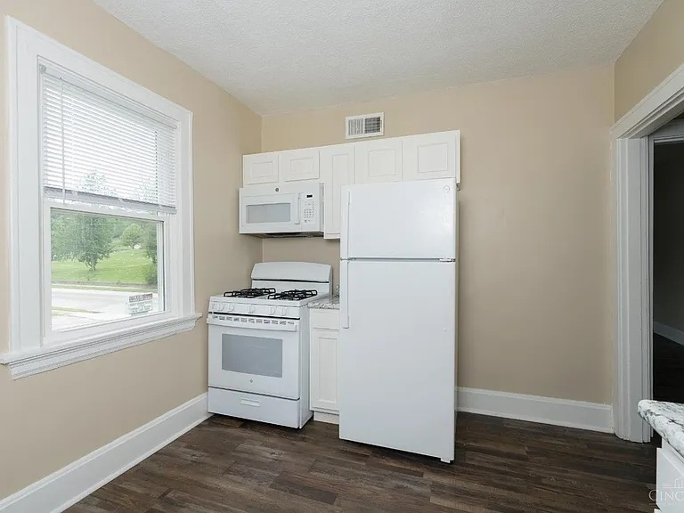 3762 Vine St #3 — Photo 4