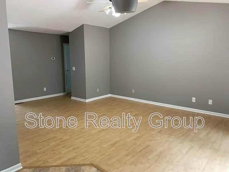 3 bed, 2.0 bath, $1,500 — Photo 2