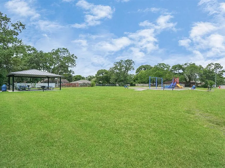 4803 Beechaven St — Photo 30