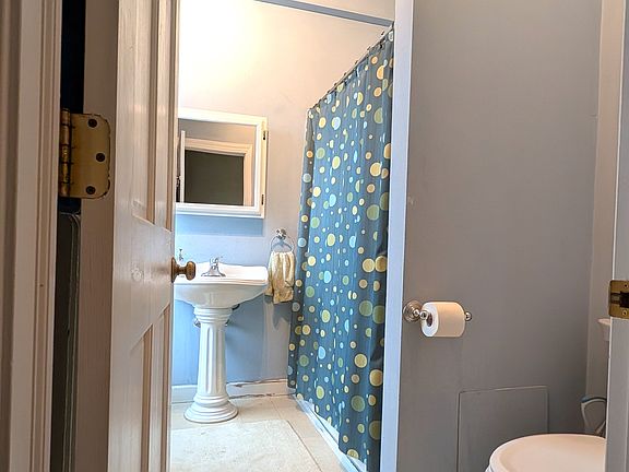 4th image of 2556 Lyndale Ave S APT 3