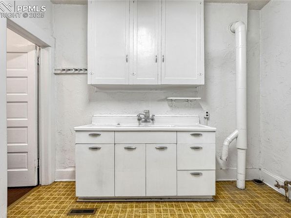 denver-colorado-444454095 picture