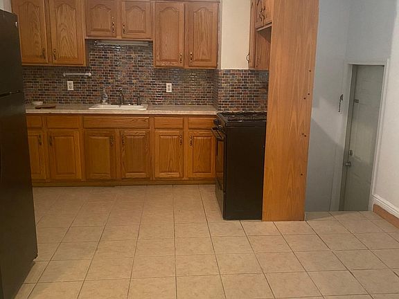 2nd image of 6209 62nd Ave Floor 1