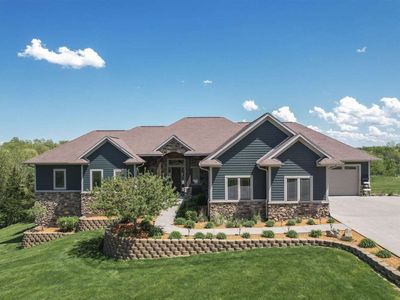 1384 Lakewoods Dr NE, Swisher, IA, 52338