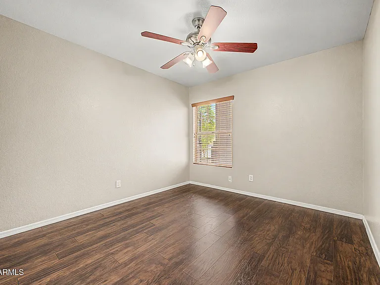 308 W Liberty Ln — Photo 26