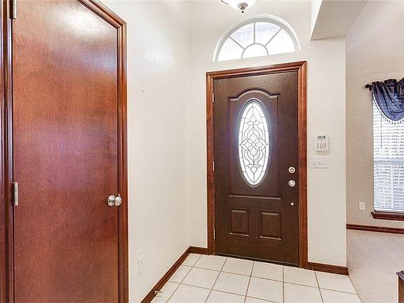 3rd image of 2213 Oak Dr