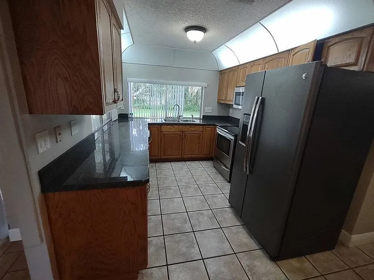 8811 Seeley Ln — Photo 5