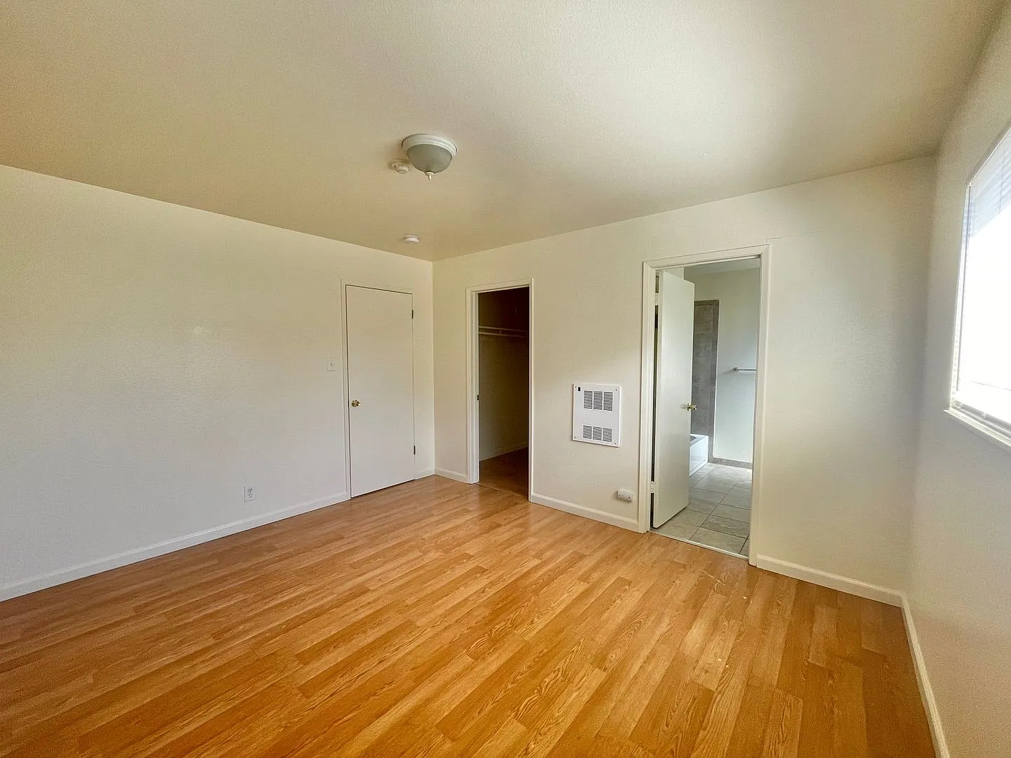 515 South E Creekside Apartments — Photo 4