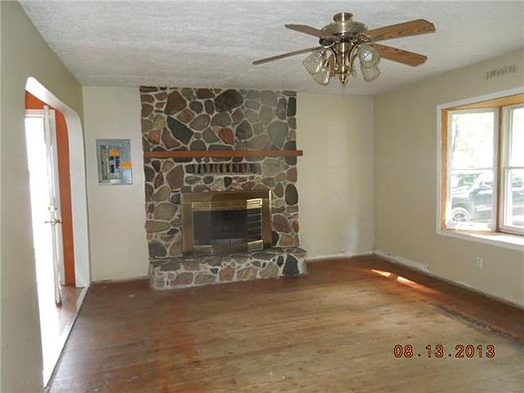 4th image of 3030 Herrick Dr