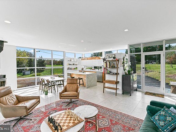 3rd image of 10222 Van Thompson Rd