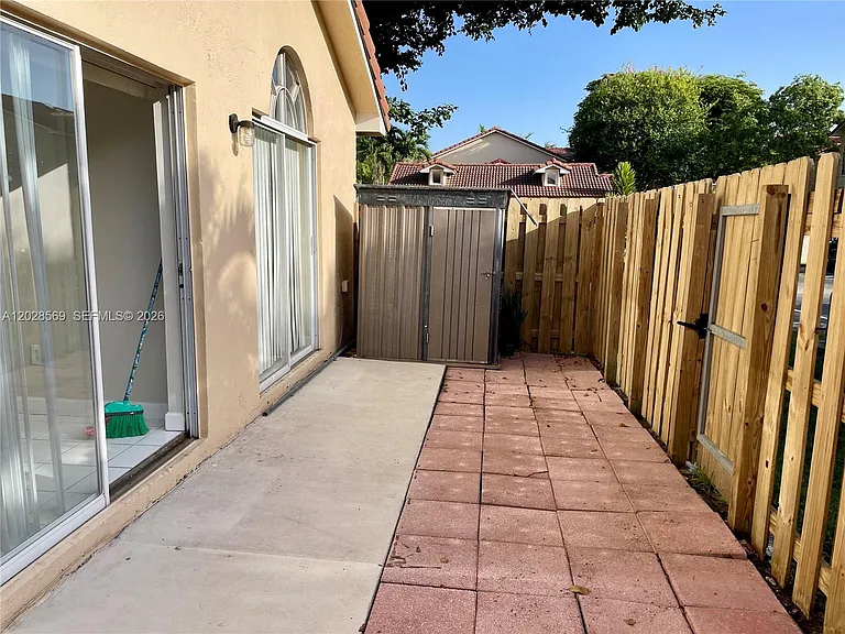 11050 SW 152nd Ct — Photo 1